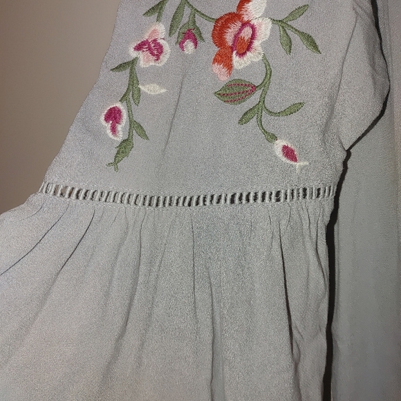 Umgee Grey Floral Embroidered Blouse, Size Small - Picture 5 of 6